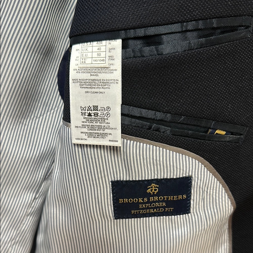 LIKE NEW Brooks Brothers Men's Navy Blazer - Fitzgerald Fit - Picture 2 of 3